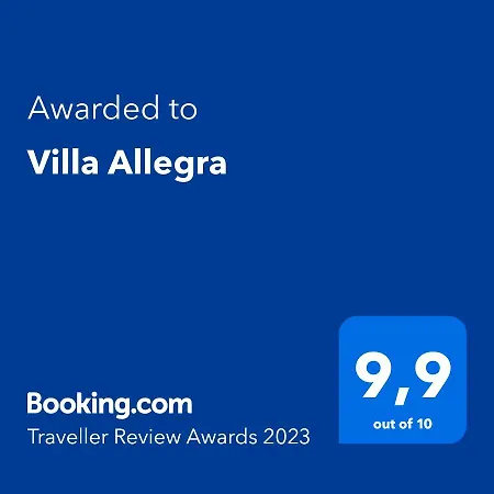 Allegra Vila *