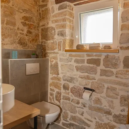 Allegra Villa *