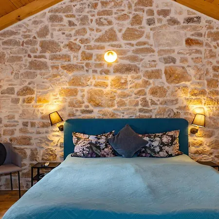 Allegra Villa *