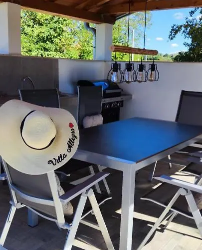 Allegra Vila Vizinada